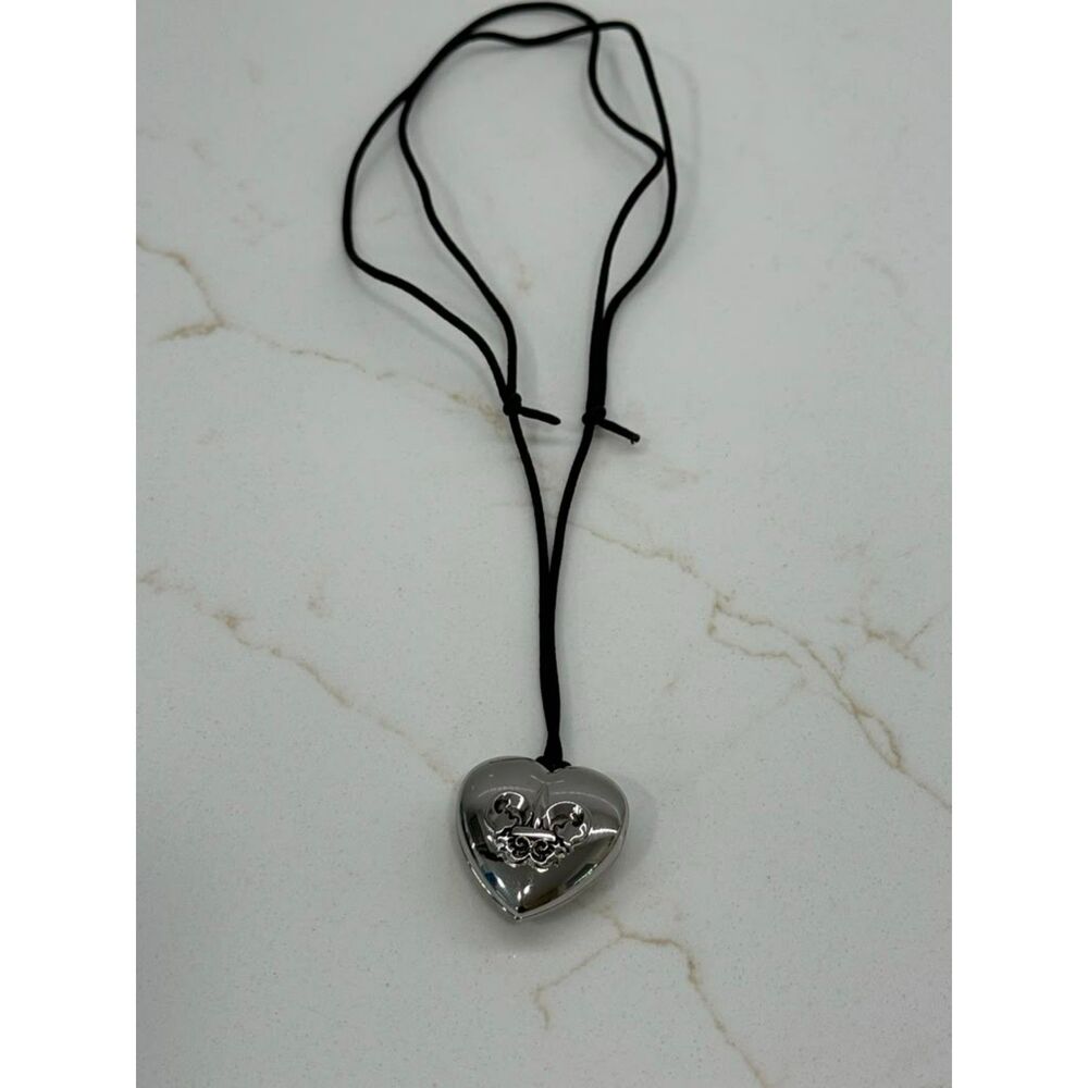 Vintage Avon Outspoken by Fergie Silver Heart Solid Perfume Locket Necklace
